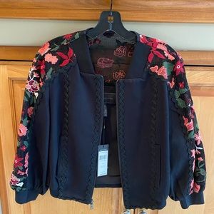 BCBG MAXAZRIA jacket cropped blazer.
